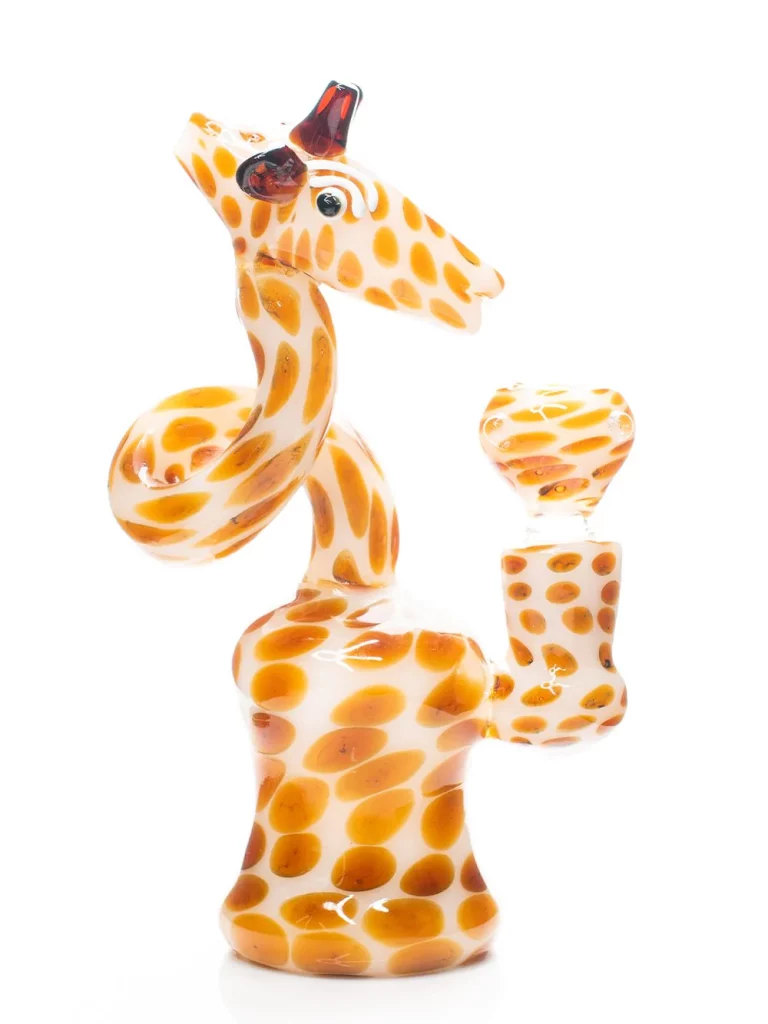 8-inch-giraffe-bong-smooth-hits-with-a-playful-design